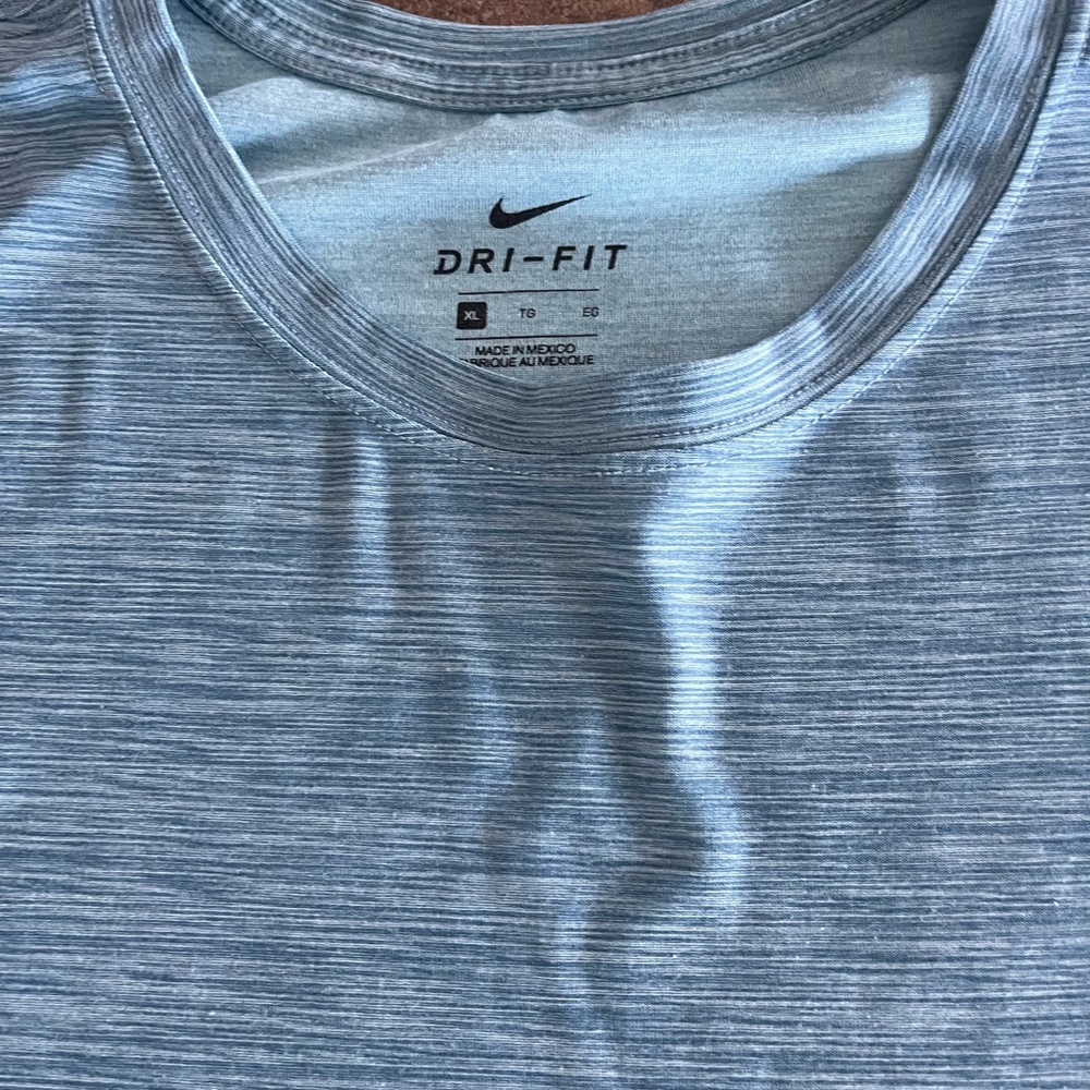 Nike Dri Fit - Picture 2 of 3